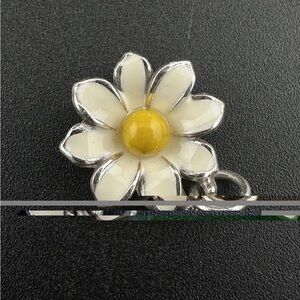 🌼 RARE BRIGHTON VINTAGE “Sunny Days” Daisy Small Pendant (pendant only)